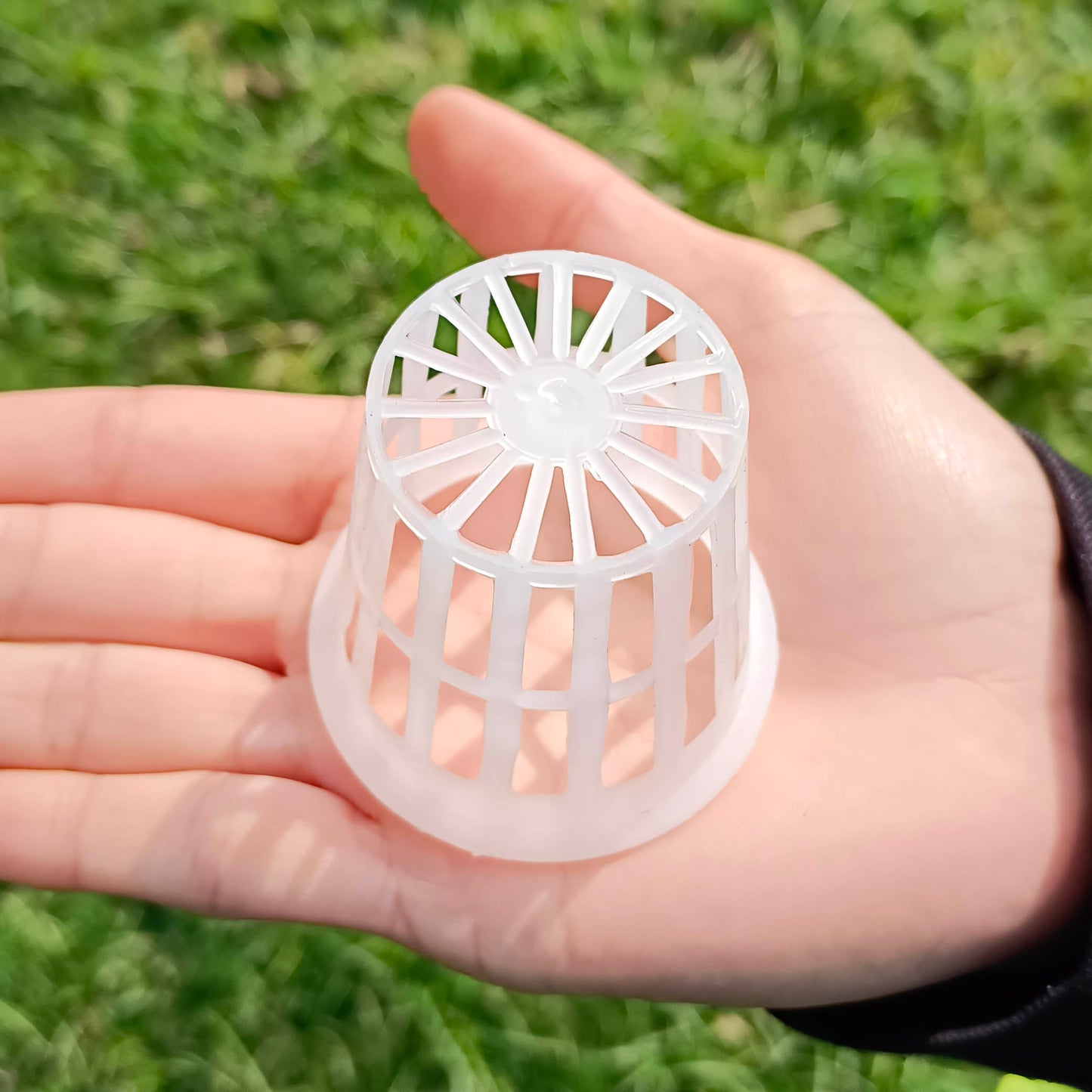 Casa De Amor Lightweight Economy Net Pot Cups for Hydroponics and Aquaponics - 2" Diameter Thin Lip Design with Slotted Mesh Sides- White