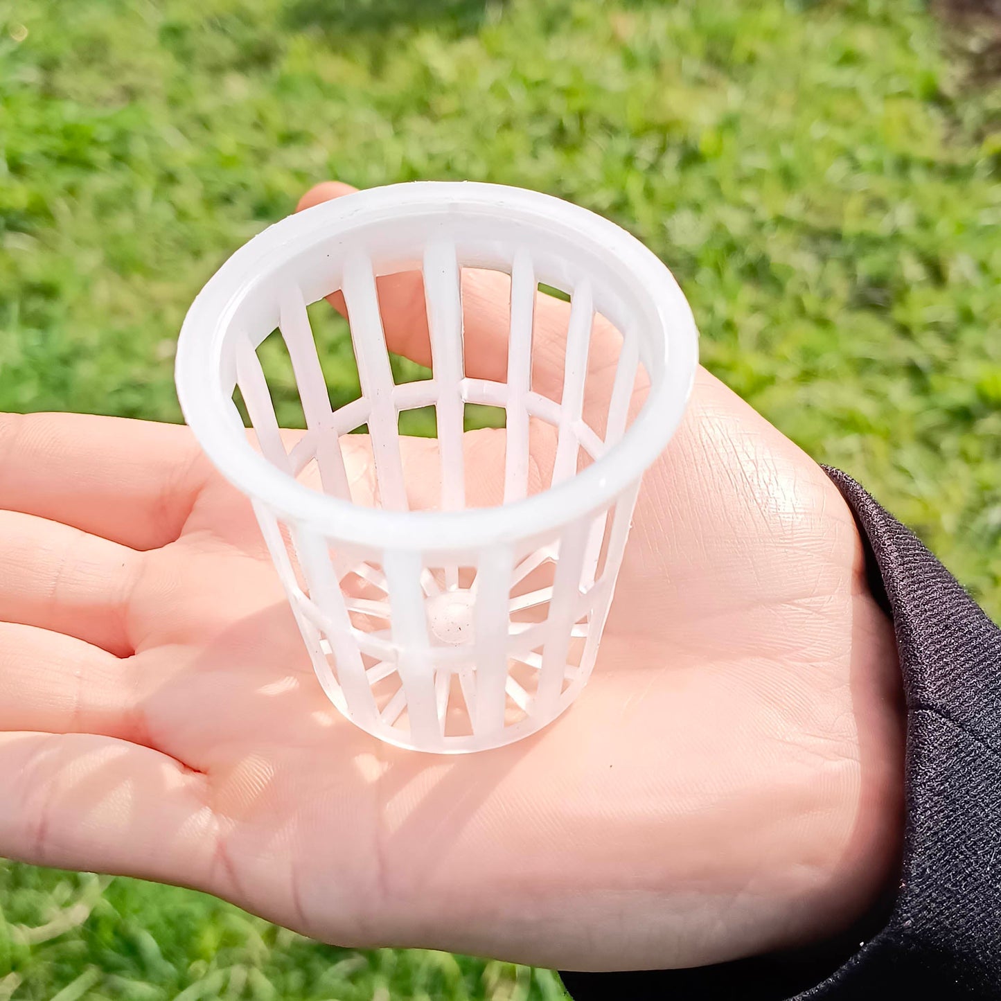 Casa De Amor Lightweight Economy Net Pot Cups for Hydroponics and Aquaponics - 2" Diameter Thin Lip Design with Slotted Mesh Sides- White